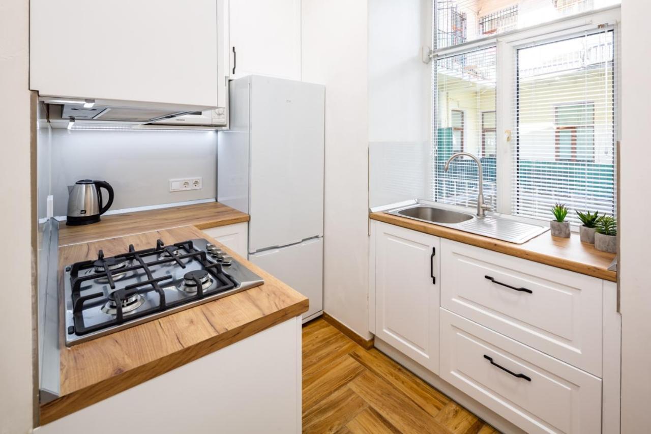 Three Bedroom Apartment On Rynok Square Lvov Exteriér fotografie