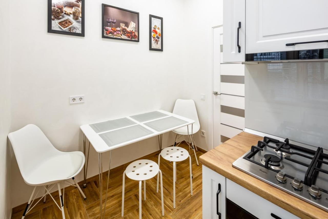 Three Bedroom Apartment On Rynok Square Lvov Exteriér fotografie