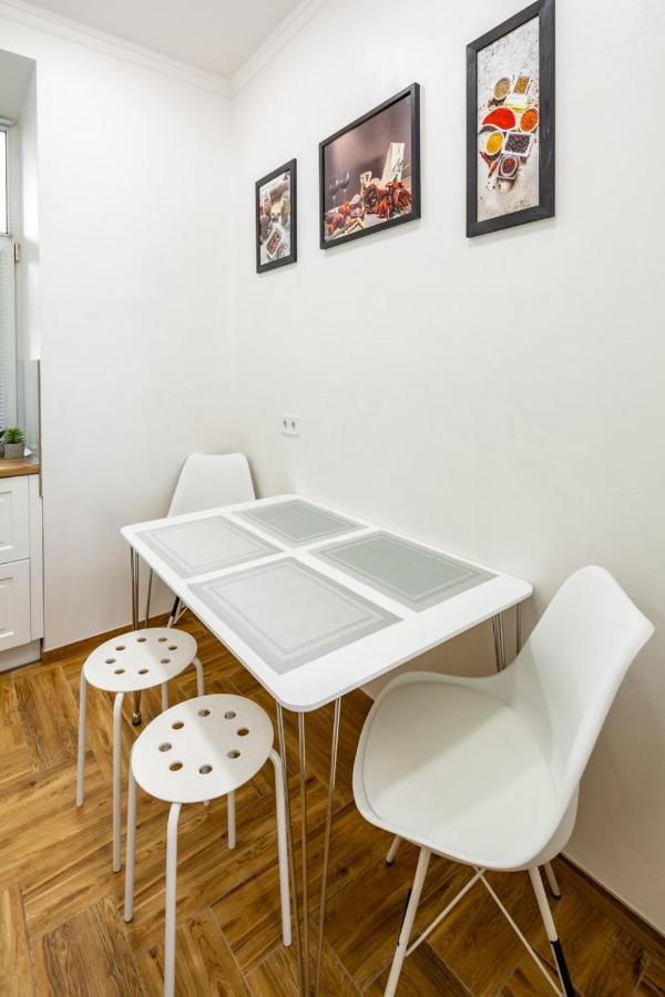 Three Bedroom Apartment On Rynok Square Lvov Exteriér fotografie