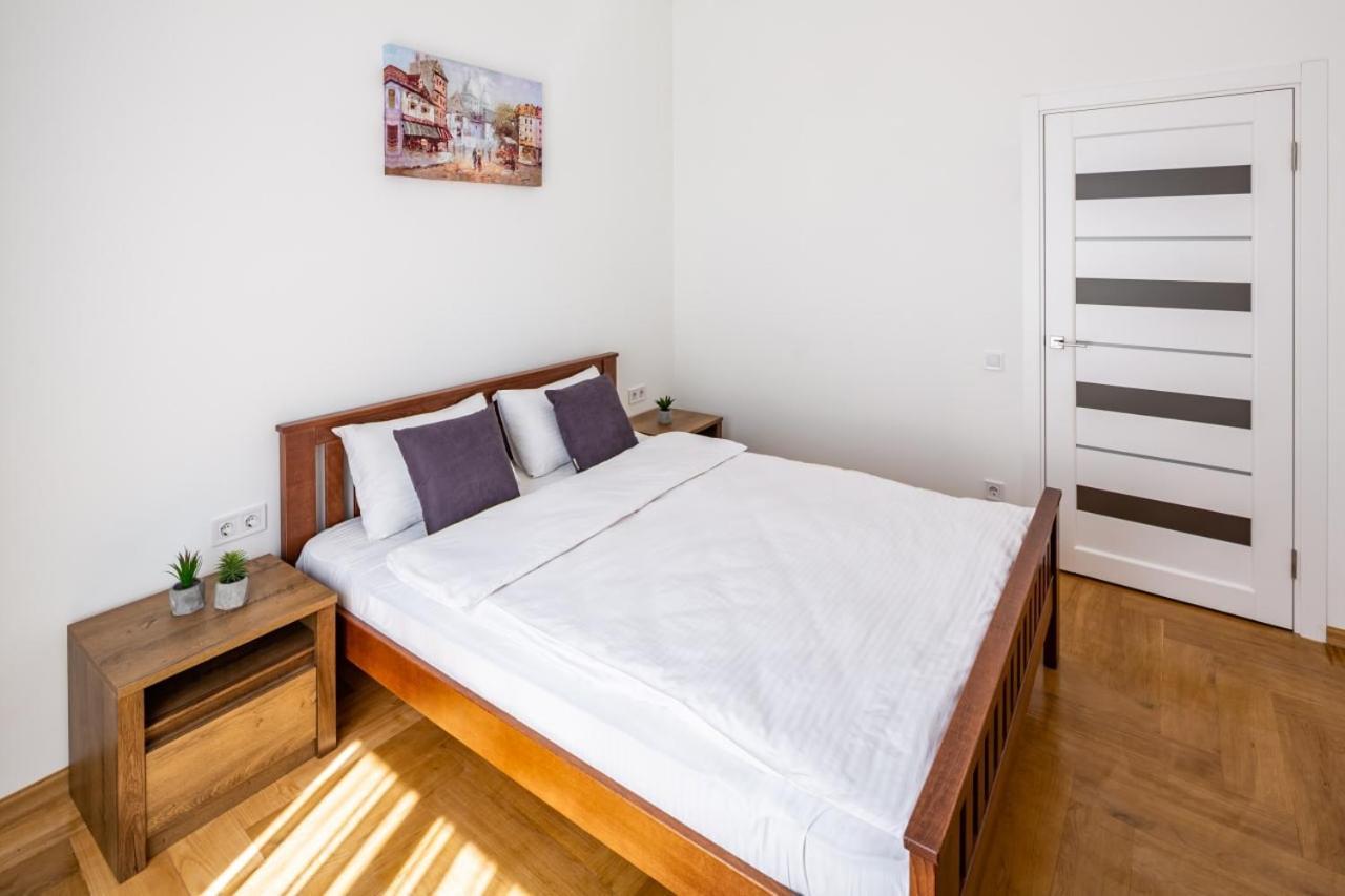 Three Bedroom Apartment On Rynok Square Lvov Exteriér fotografie